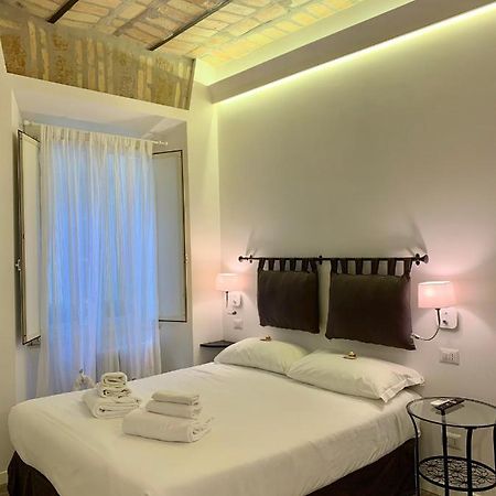 רומא Luxury Rooms Near Colosseum מראה חיצוני תמונה