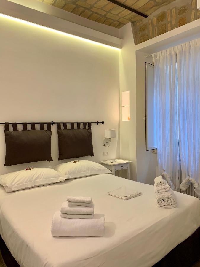 רומא Luxury Rooms Near Colosseum מראה חיצוני תמונה